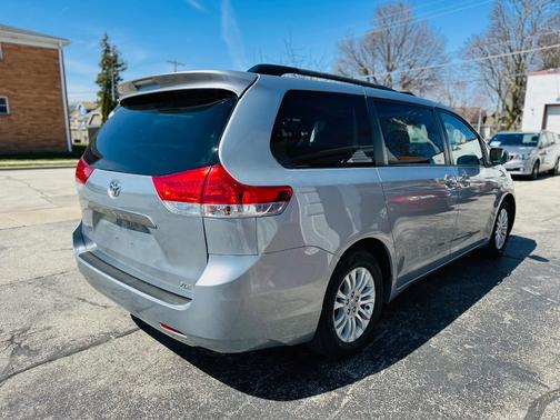 2014 Toyota Sienna XLE