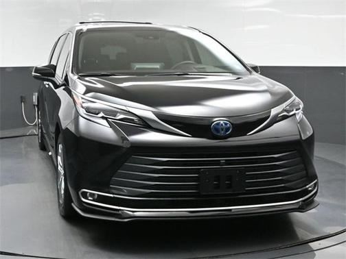 2023 Toyota Sienna Platinum 7 Passenger