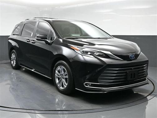 2023 Toyota Sienna Platinum 7 Passenger