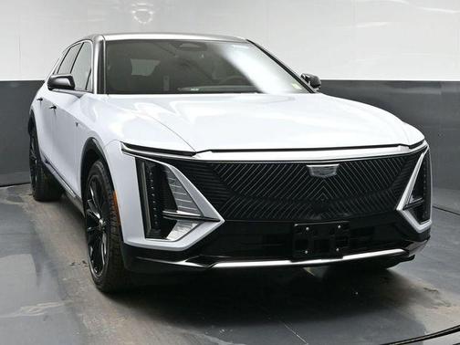 Vibrant White Tricoat 2026 Cadillac LYRIQ Luxury