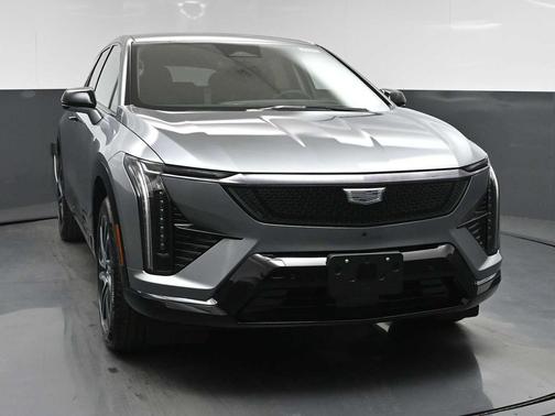 Argent Silver Metallic 2026 Cadillac OPTIQ Sport