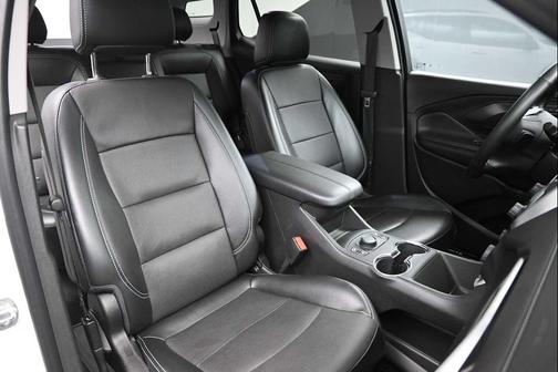 Summit White 2023 GMC Terrain SLT