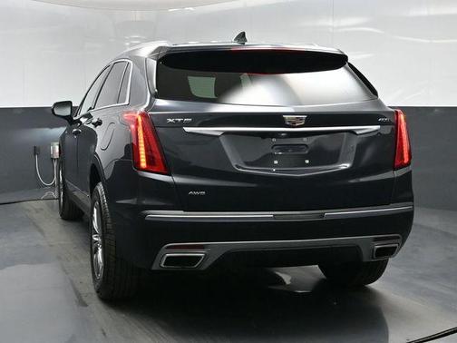 Wilder Metallic 2022 Cadillac XT5 Premium Luxury