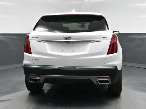 Crystal White Tricoat 2026 Cadillac XT5 Premium Luxury