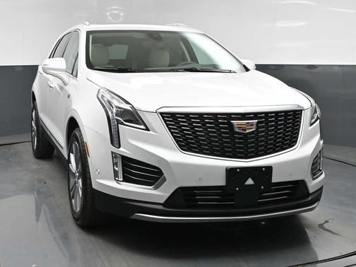 Crystal White Tricoat 2026 Cadillac XT5 Premium Luxury