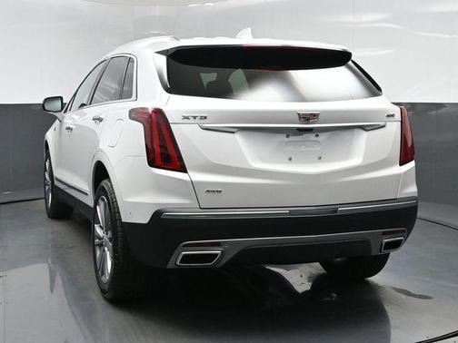 Crystal White Tricoat 2026 Cadillac XT5 Premium Luxury