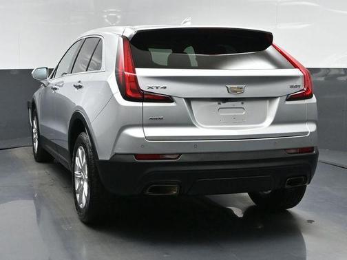 Radiant Silver Metallic 2019 Cadillac XT4 Luxury