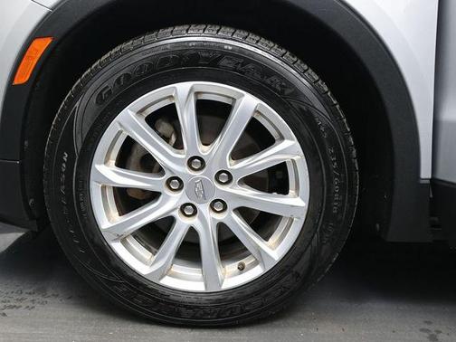 Radiant Silver Metallic 2019 Cadillac XT4 Luxury