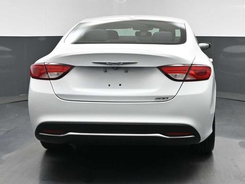 Bright White Clearcoat 2016 Chrysler 200 Limited