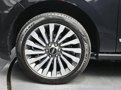 INFINITE BLACK METALLIC 2019 Lincoln Navigator L Reserve