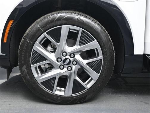 2025 Cadillac OPTIQ Luxury 1 AWD