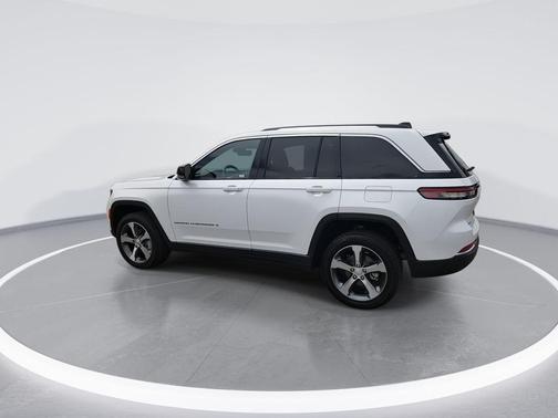 Bright White Clearcoat 2023 Jeep Grand Cherokee Limited
