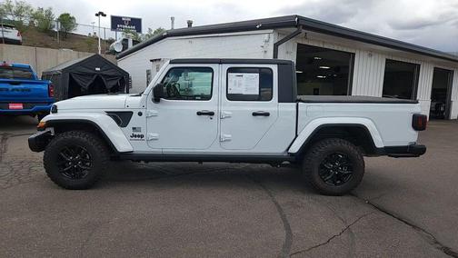 Bright White Clearcoat 2023 Jeep Gladiator Freedom 4x4