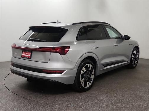 2022 Audi e-tron Premium