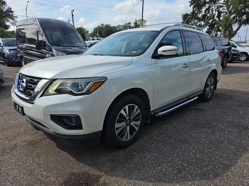 2017 Nissan Pathfinder SL