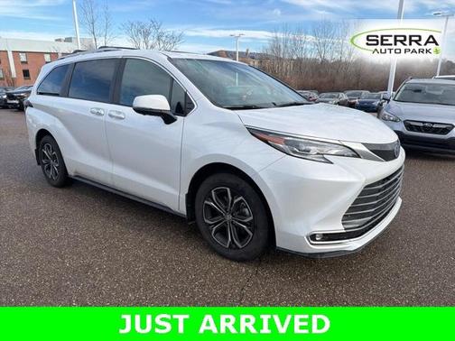 2025 Toyota Sienna Platinum 7 Passenger