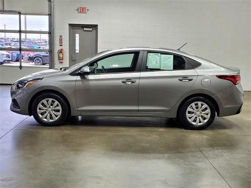 2022 Hyundai Accent SE