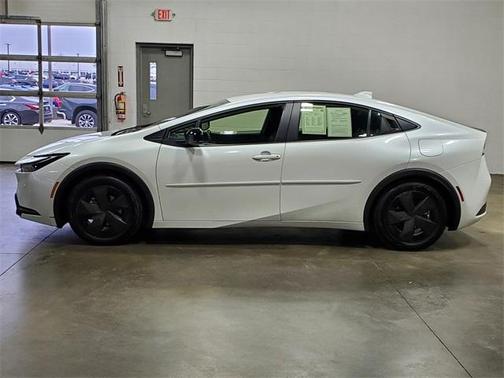 2023 Toyota Prius LE