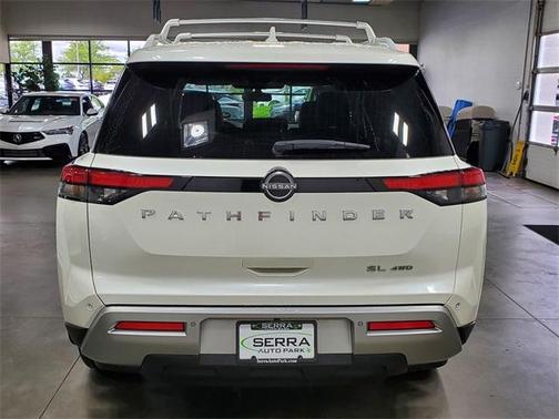 2022 Nissan Pathfinder SL