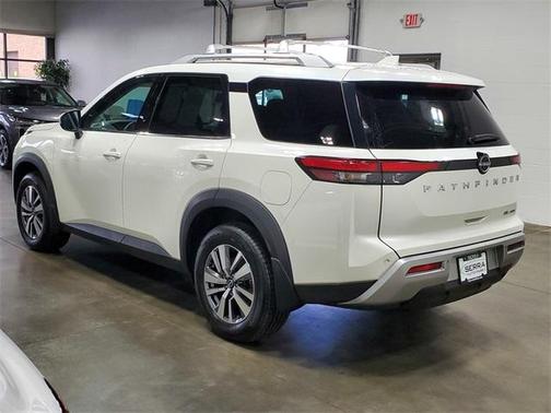 2022 Nissan Pathfinder SL