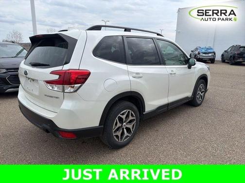 Crystal White Pearl 2020 Subaru Forester Premium