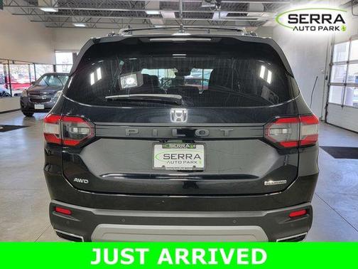 Crystal Black Pearl 2023 Honda Pilot Touring