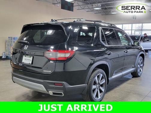 Crystal Black Pearl 2023 Honda Pilot Touring