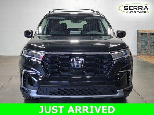 Crystal Black Pearl 2023 Honda Pilot Touring