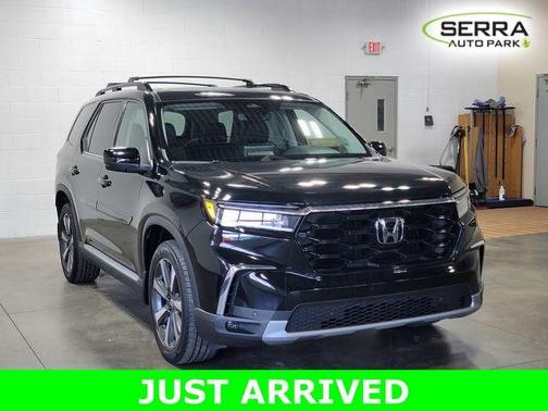 Crystal Black Pearl 2023 Honda Pilot Touring