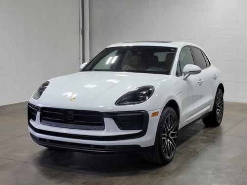Carrara White Metallic 2024 Porsche Macan Base