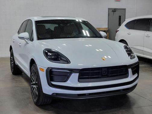 Carrara White Metallic 2024 Porsche Macan Base
