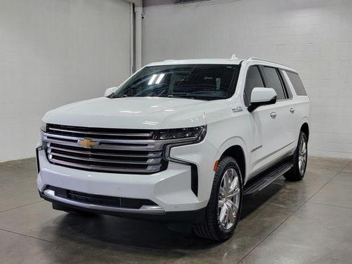 Summit White 2023 Chevrolet Suburban High Country