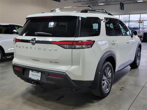 2022 Nissan Pathfinder SV