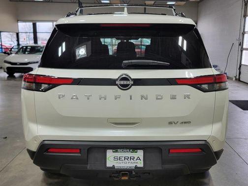 2022 Nissan Pathfinder SV