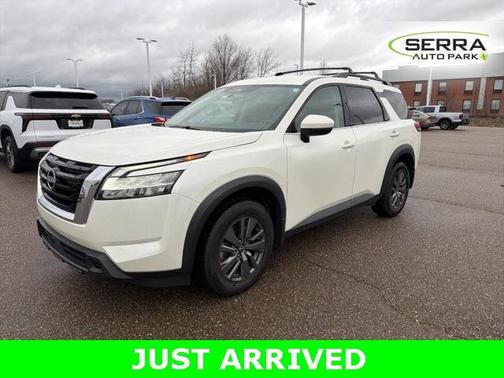2022 Nissan Pathfinder SV
