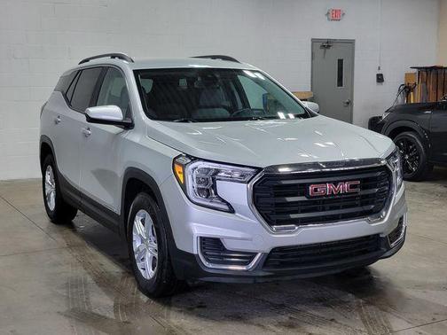 Quicksilver Metallic 2022 GMC Terrain SLE