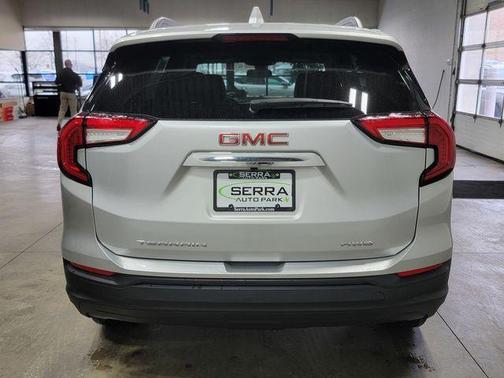 Quicksilver Metallic 2022 GMC Terrain SLE