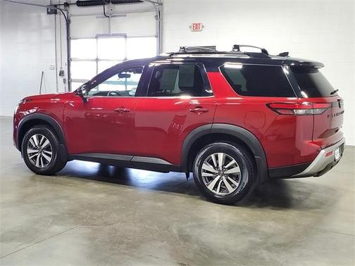 2023 Nissan Pathfinder SL