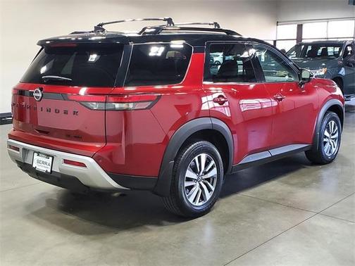 2023 Nissan Pathfinder SL