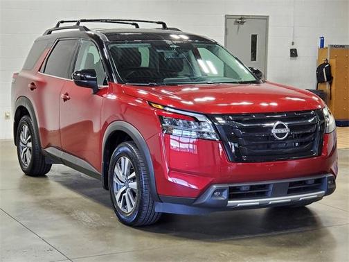 2023 Nissan Pathfinder SL
