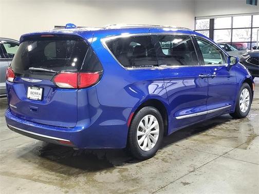 2018 Chrysler Pacifica Touring-L