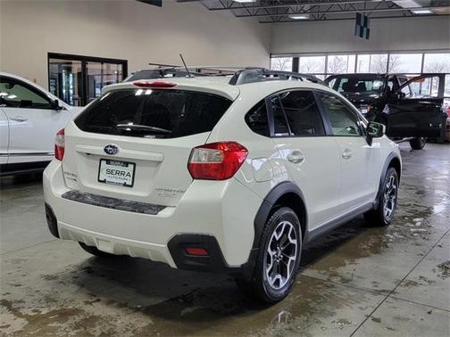 Crystal White Pearl 2017 Subaru Crosstrek 2.0i Premium
