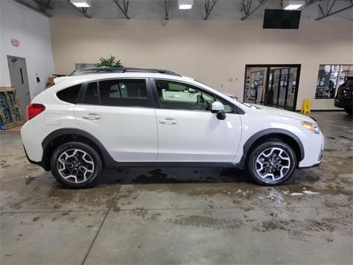 Crystal White Pearl 2017 Subaru Crosstrek 2.0i Premium