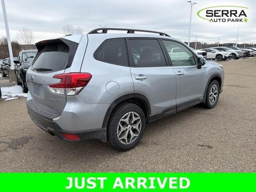 Ice Silver Metallic 2023 Subaru Forester Premium