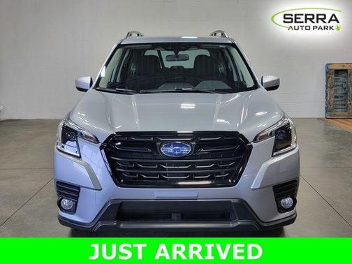 Ice Silver Metallic 2023 Subaru Forester Premium