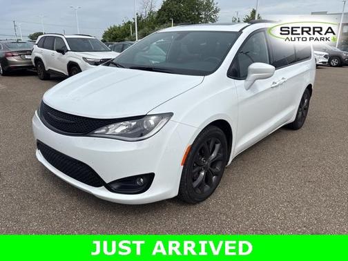 2020 Chrysler Pacifica Touring-L Plus