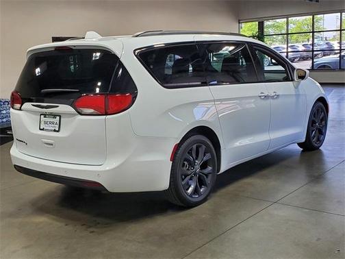 2020 Chrysler Pacifica Touring-L Plus