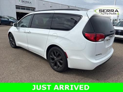 2020 Chrysler Pacifica Touring-L Plus