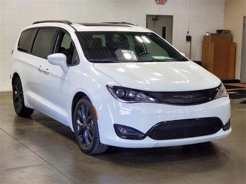 2020 Chrysler Pacifica Touring-L Plus