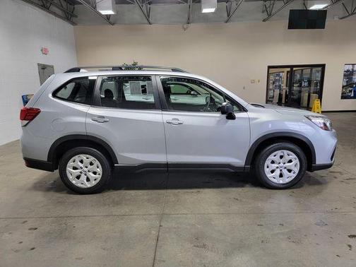 Ice Silver Metallic 2019 Subaru Forester Base (CVT)